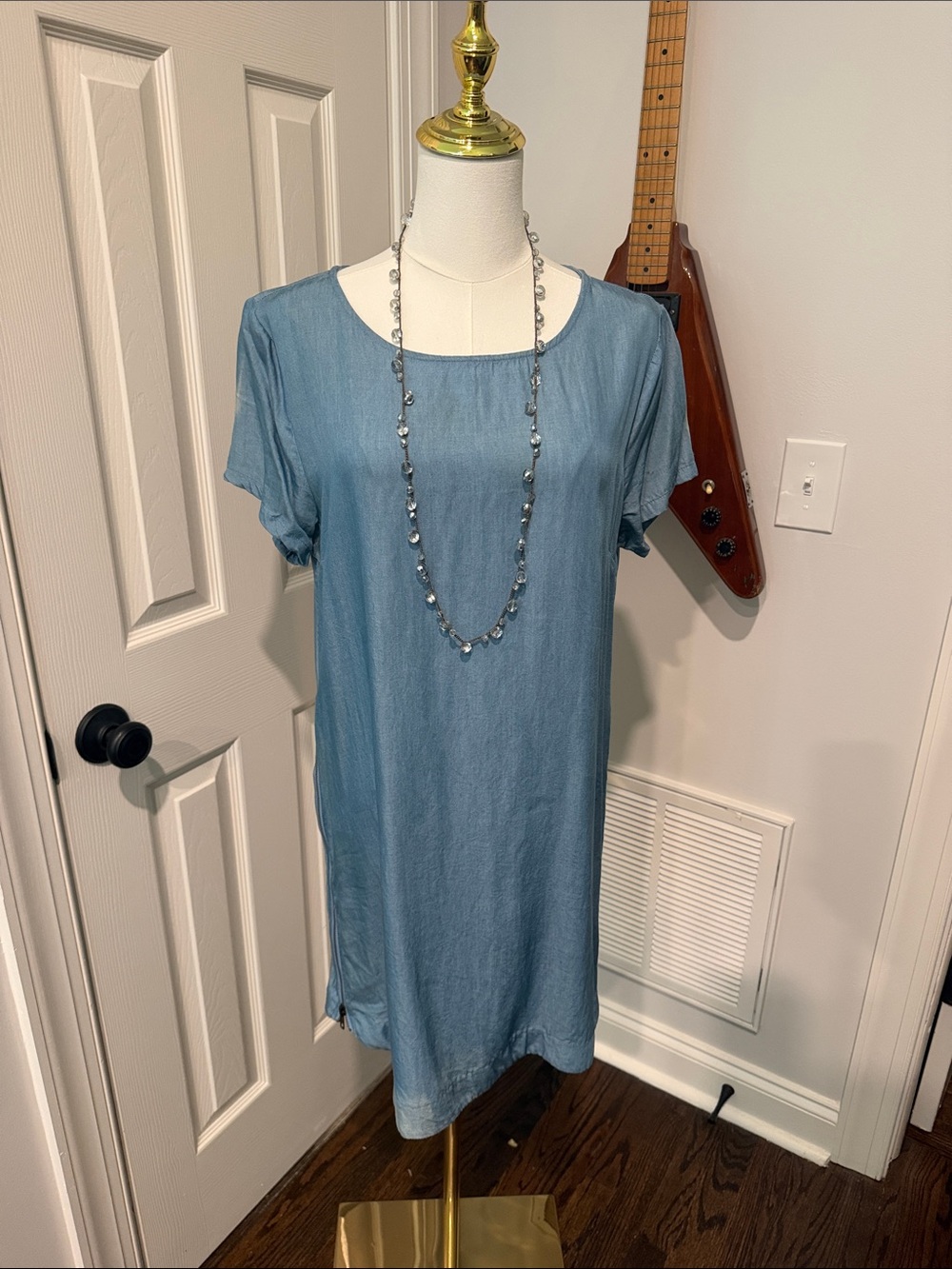 Lulu's Chambray Blue Short-Sleeve Tunic with Scoop Neck